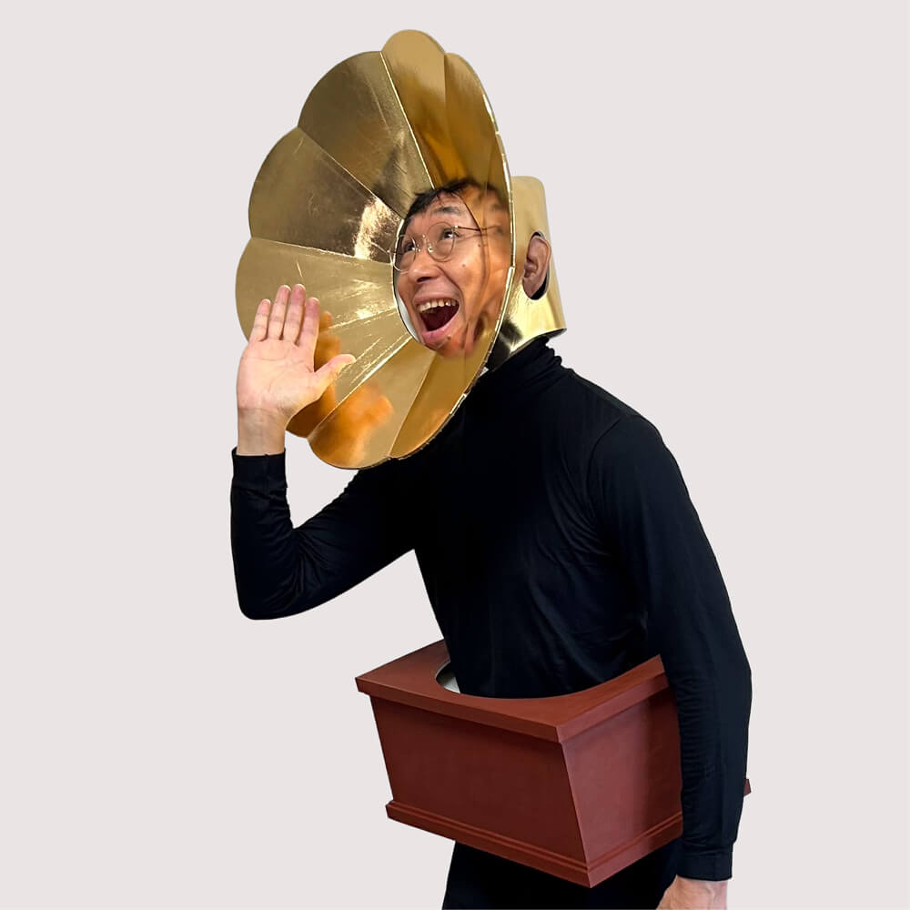 ザワつく音楽会の高田純次さん「蓄音機」かぶりもの